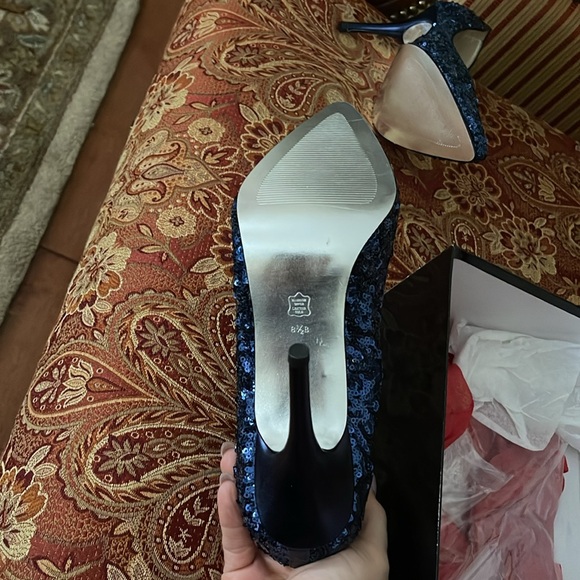 LIKE NEW Stilettos - Picture 4 of 4